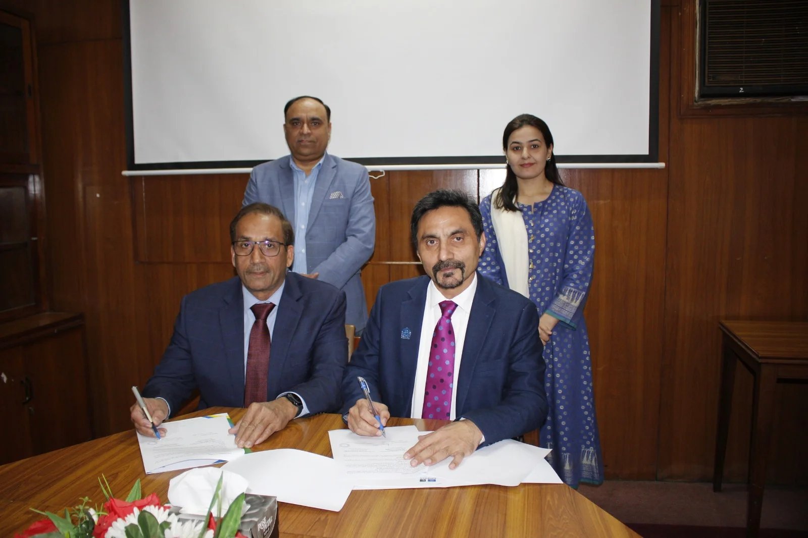 MoU signing ceremony — Mr. Aftab Muhammad Khan and Mr. Muhammad Anwar exchange documents